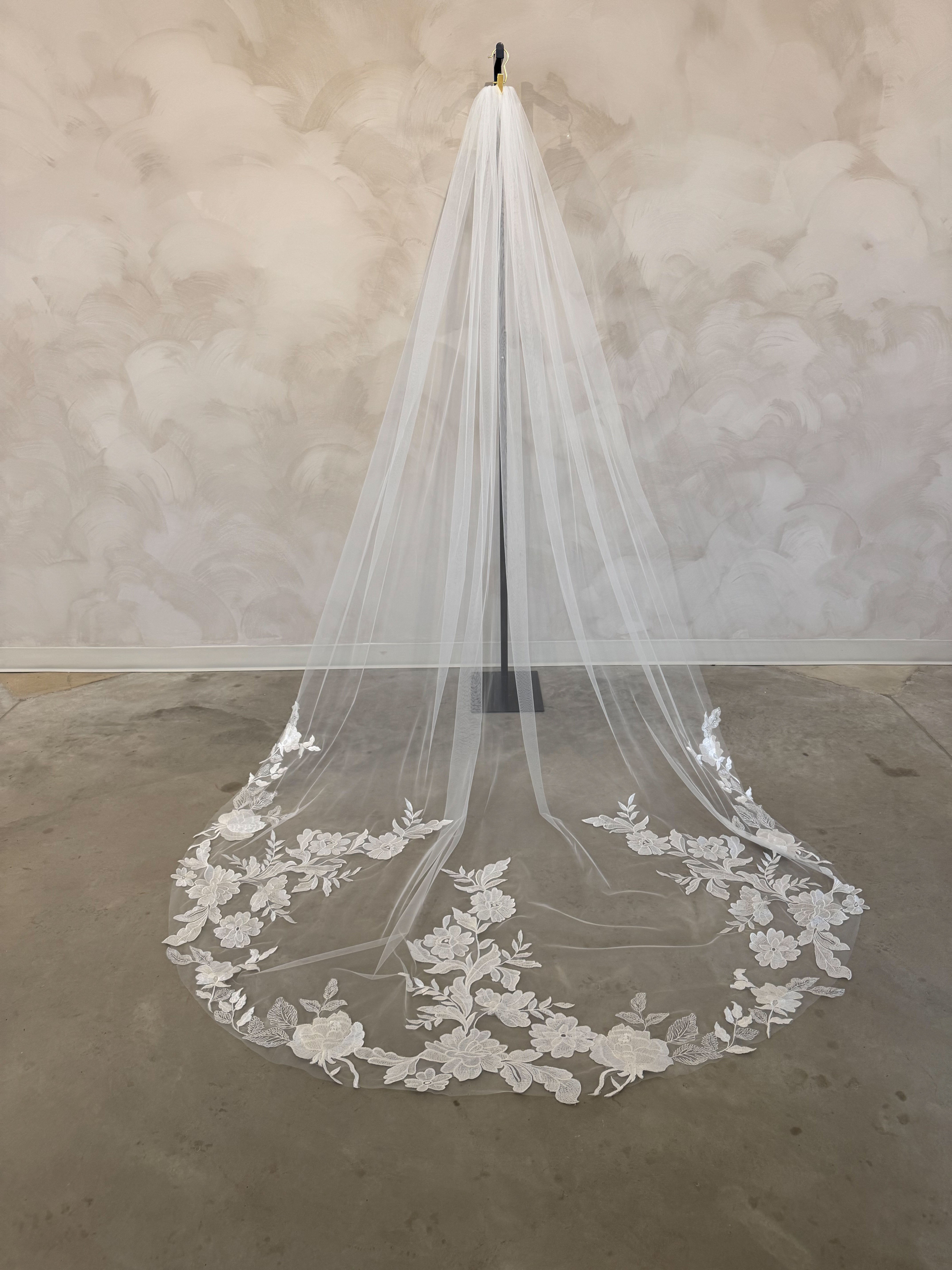 FLEUR- Floral Lace Veil