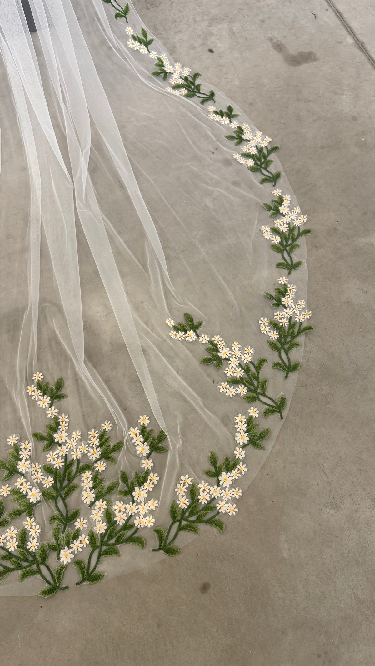 DAISY- Floral Veil