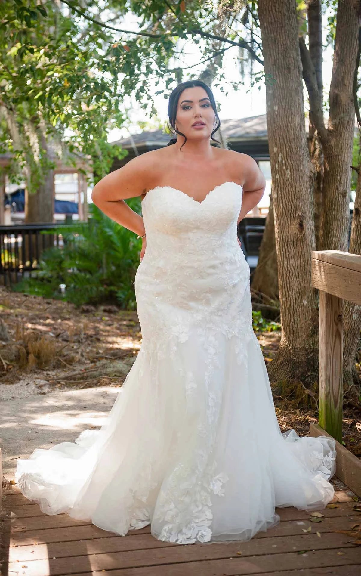 Size 22 | 7636 by Stella York