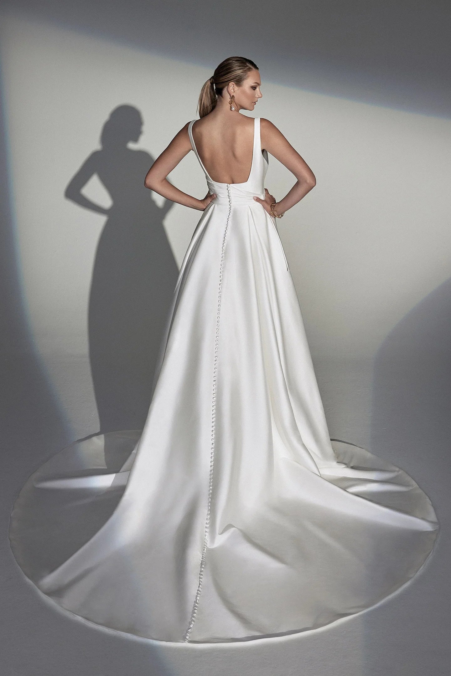 Size 16 | Donna by Justin Alexander