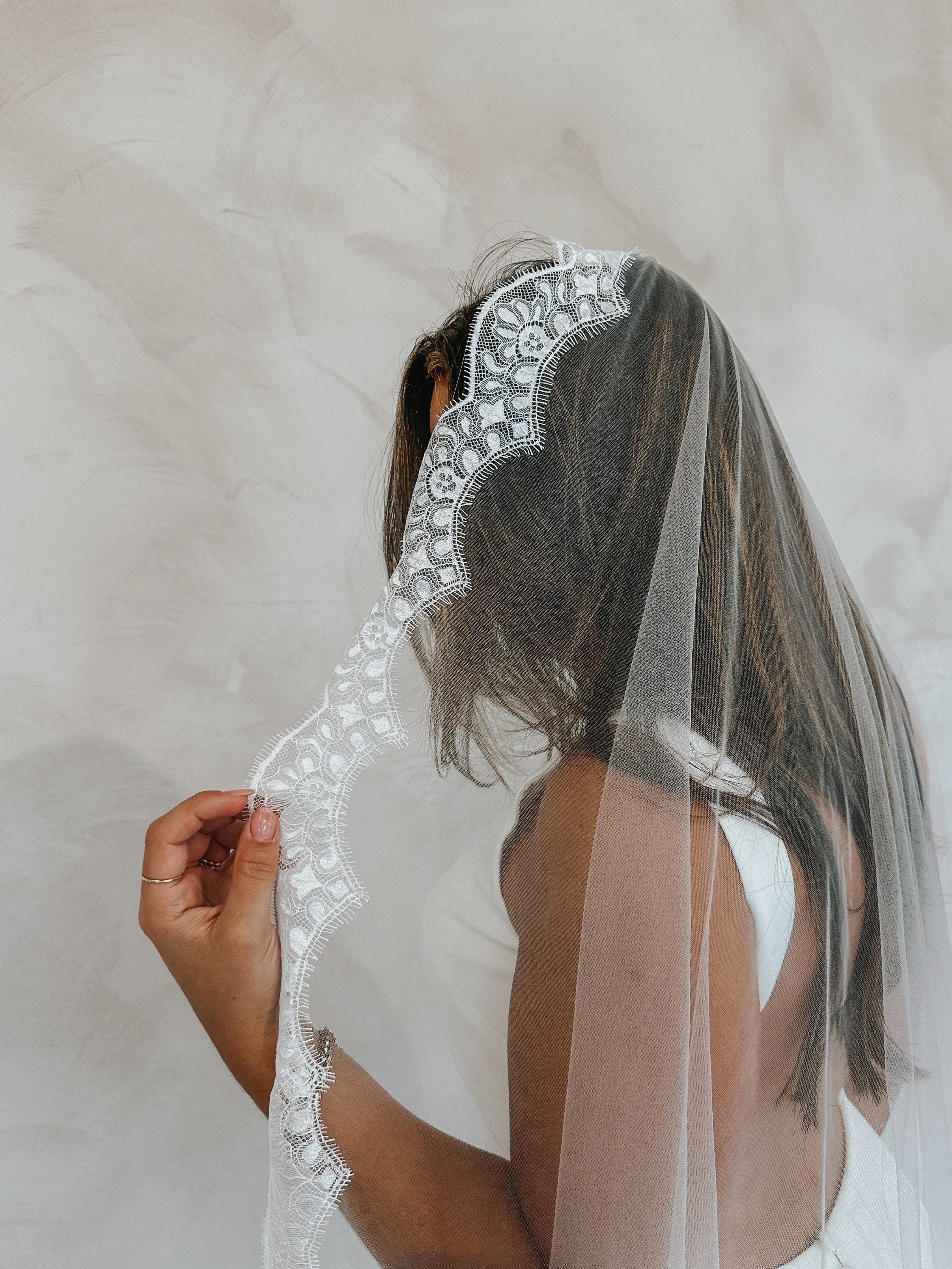 DEMURE - Soft Chantilly Edge
