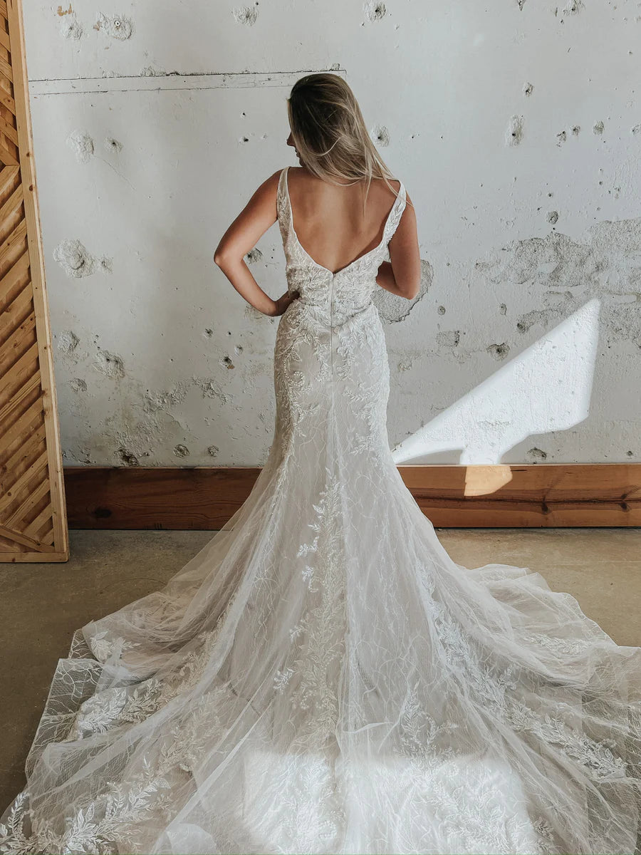 Size 22 | Ruby by Dearly