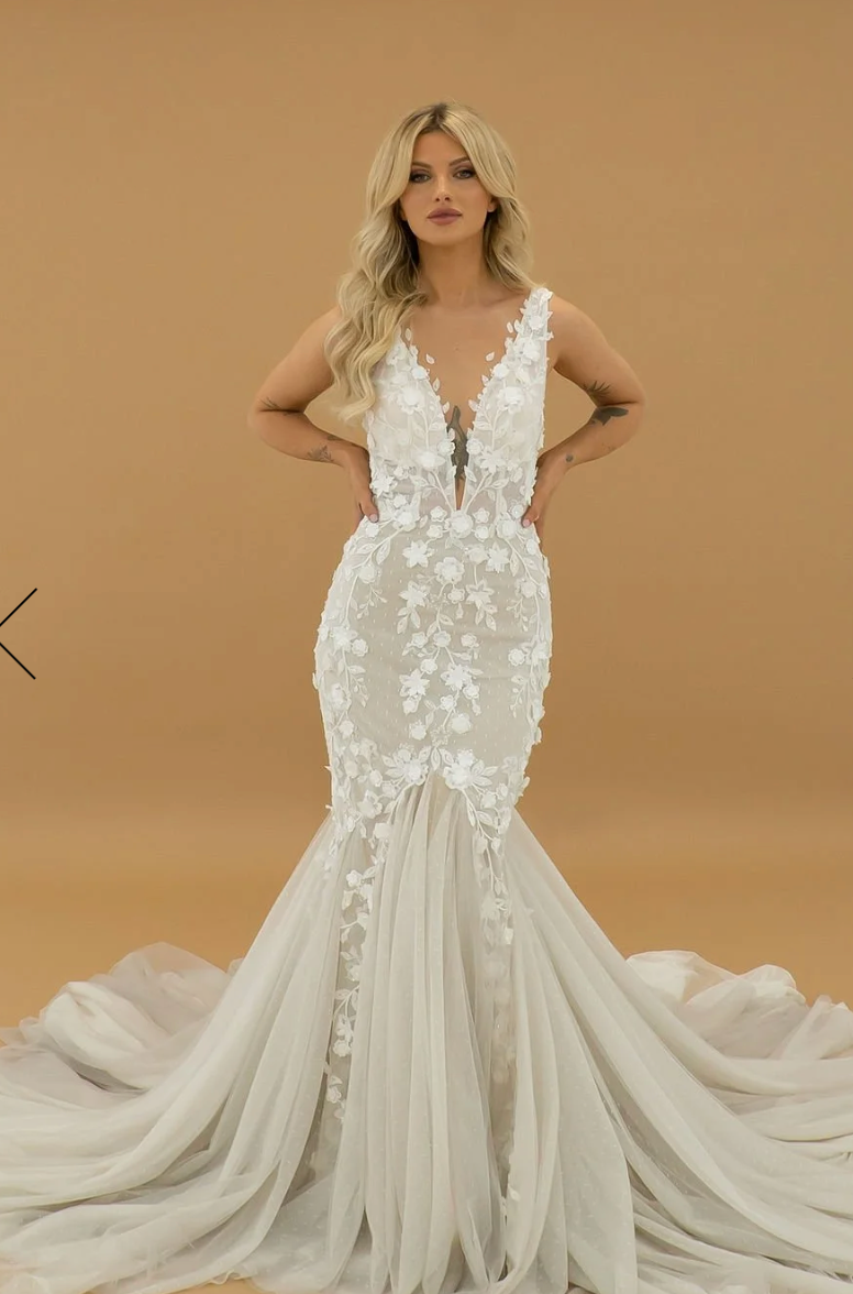 Size 12 | WS2281 by Wedding Societe