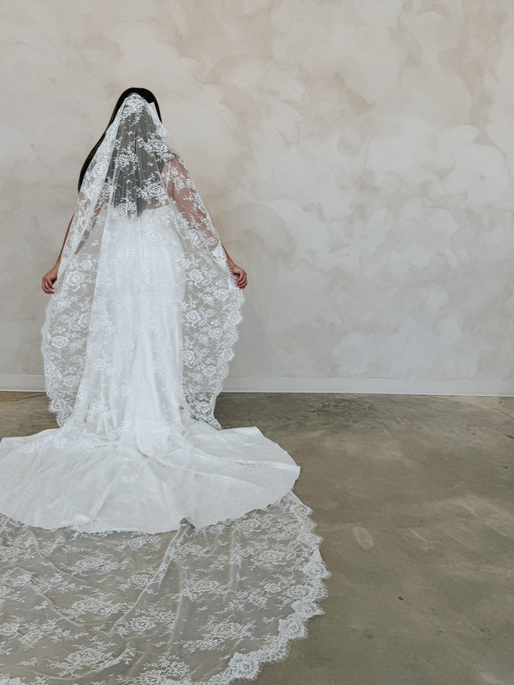 CHANTILLY- Full Chantilly Lace Veil