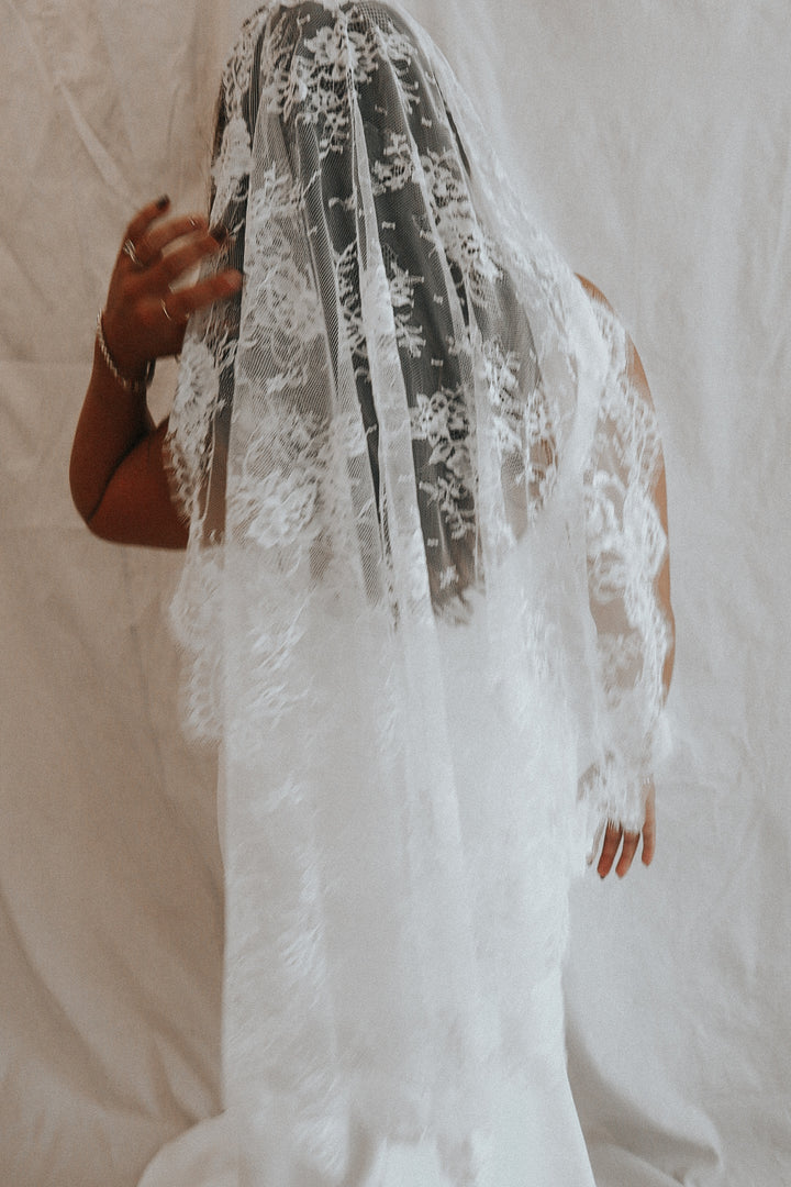 CHANTILLY- Full Chantilly Lace Veil