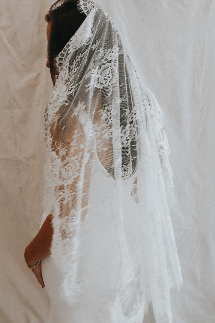 CHANTILLY- Full Chantilly Lace Veil