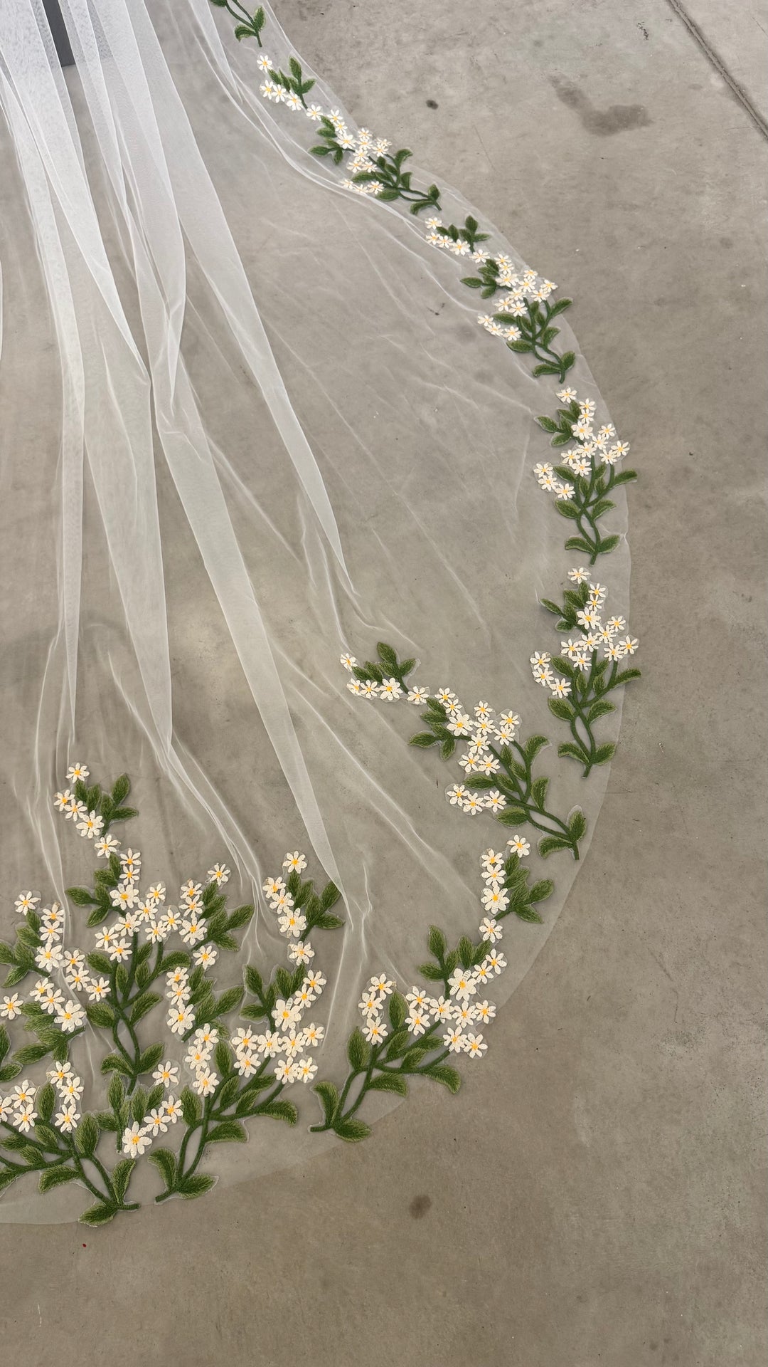DAISY- Floral Veil