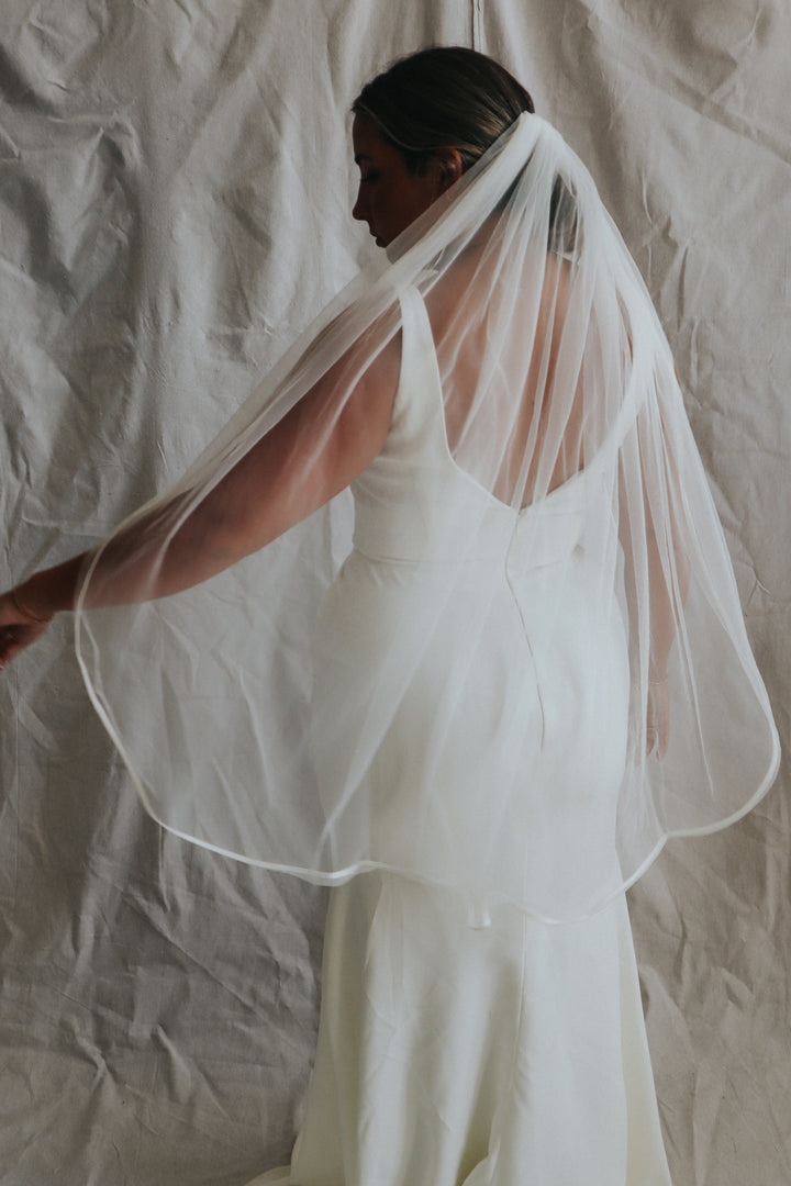 CLASSY- Ribbon Edge Veil