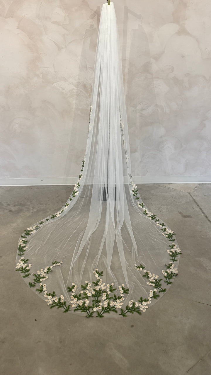 DAISY- Floral Veil