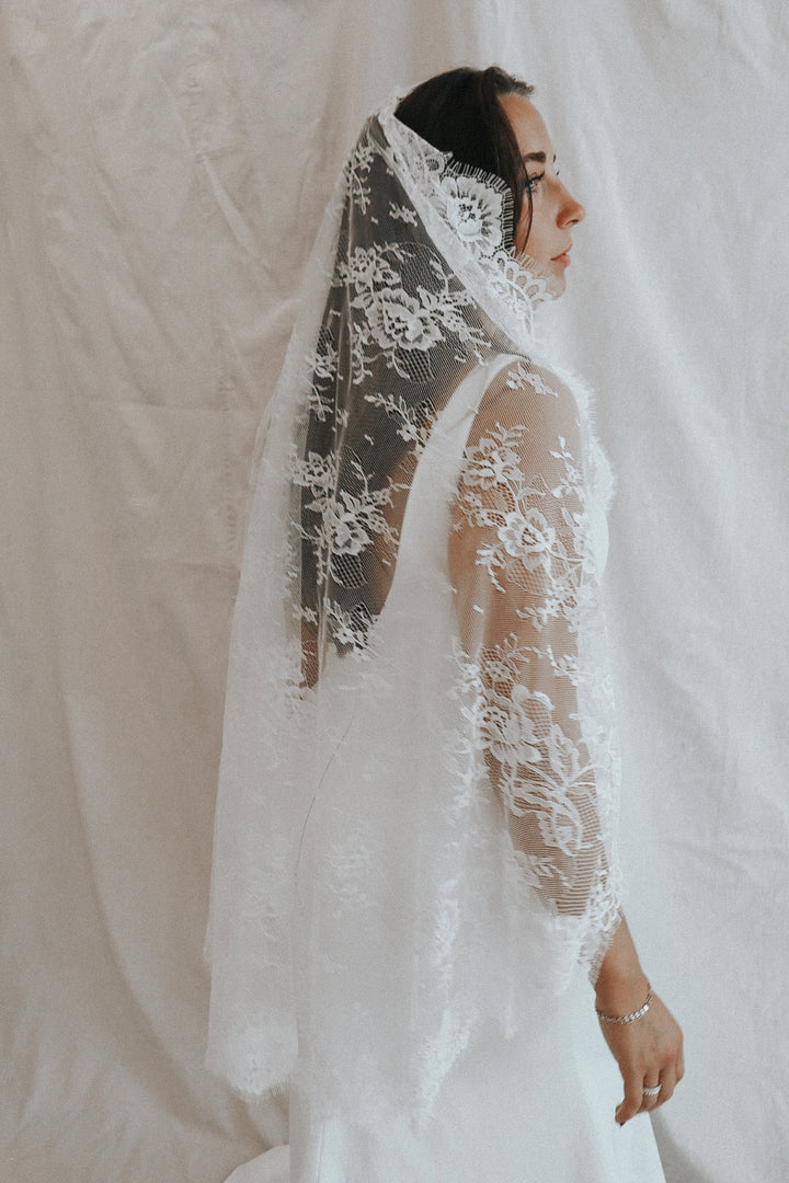 CHANTILLY- Full Chantilly Lace Veil