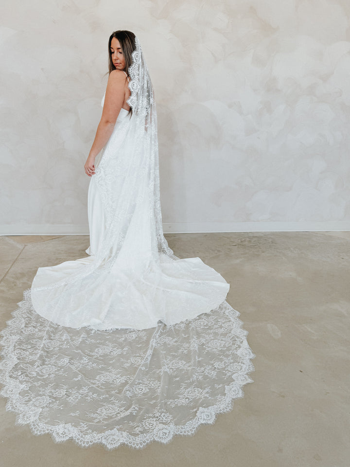 CHANTILLY- Full Chantilly Lace Veil