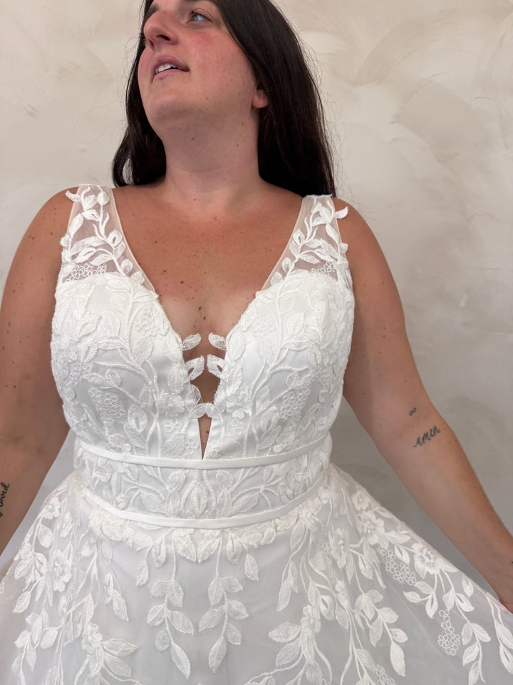 Size 20 | Avalon by Take Heart