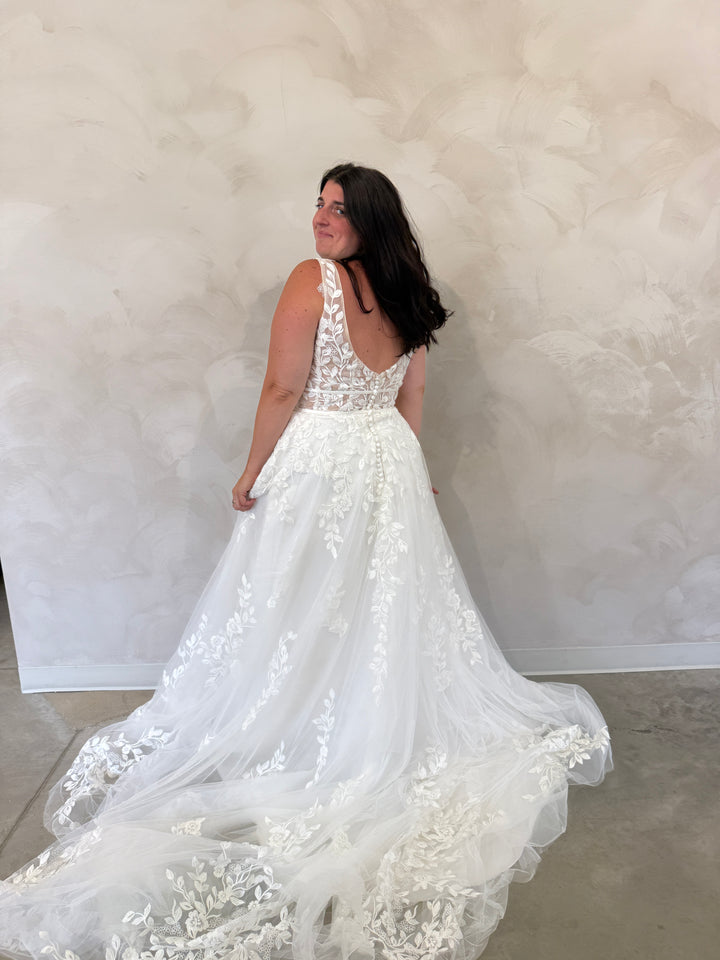 Size 20 | Avalon by Take Heart