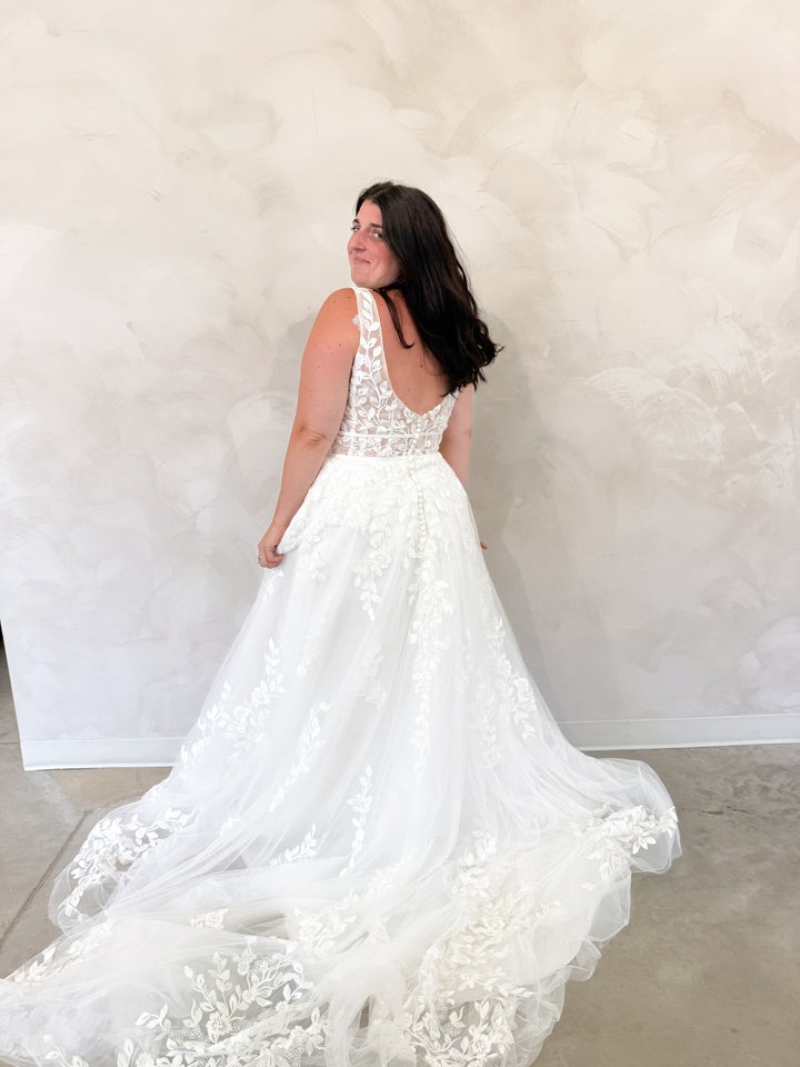 Size 20 | Avalon by Take Heart