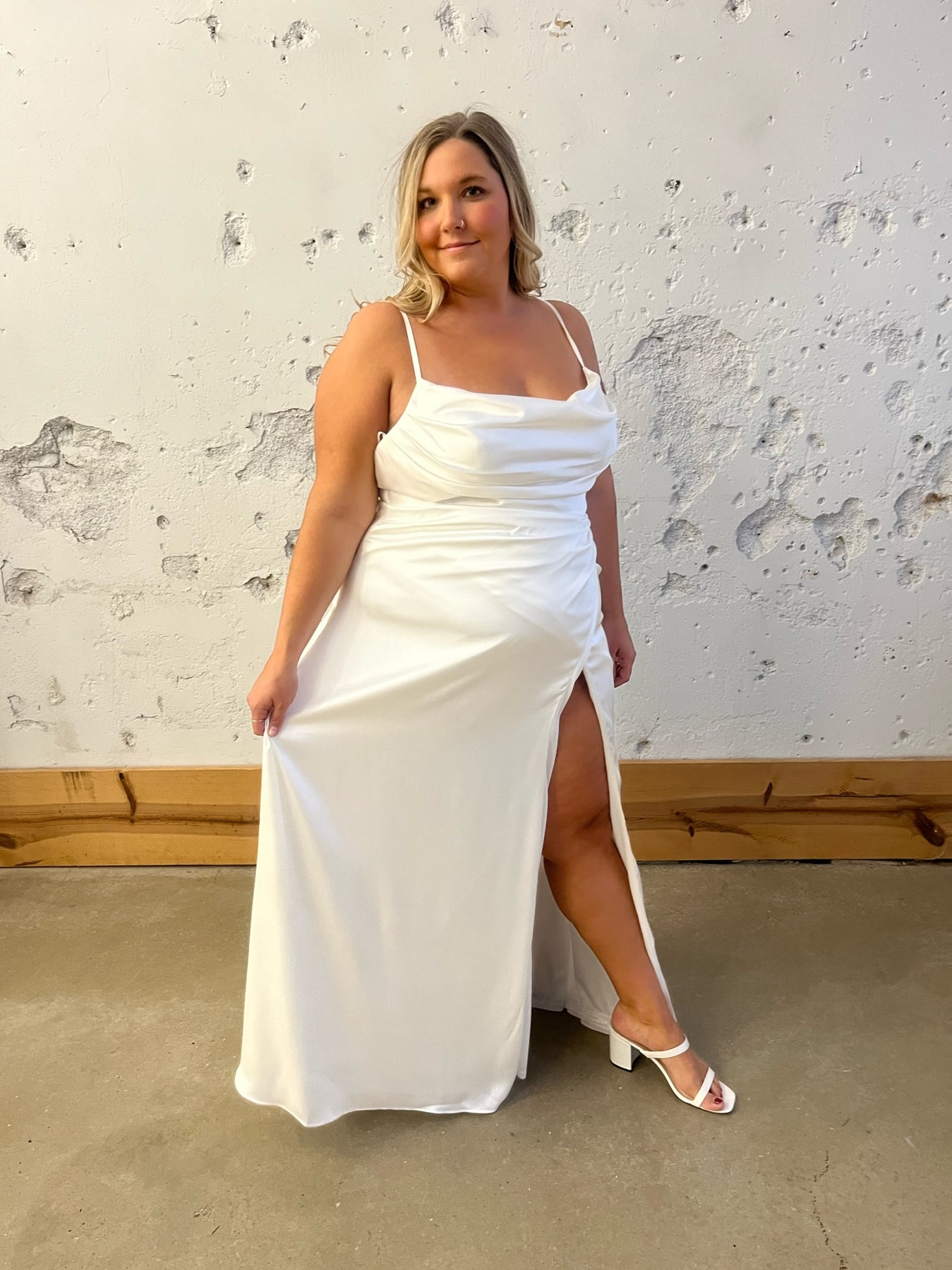 20 Best Plus-Size Beach Wedding Dresses