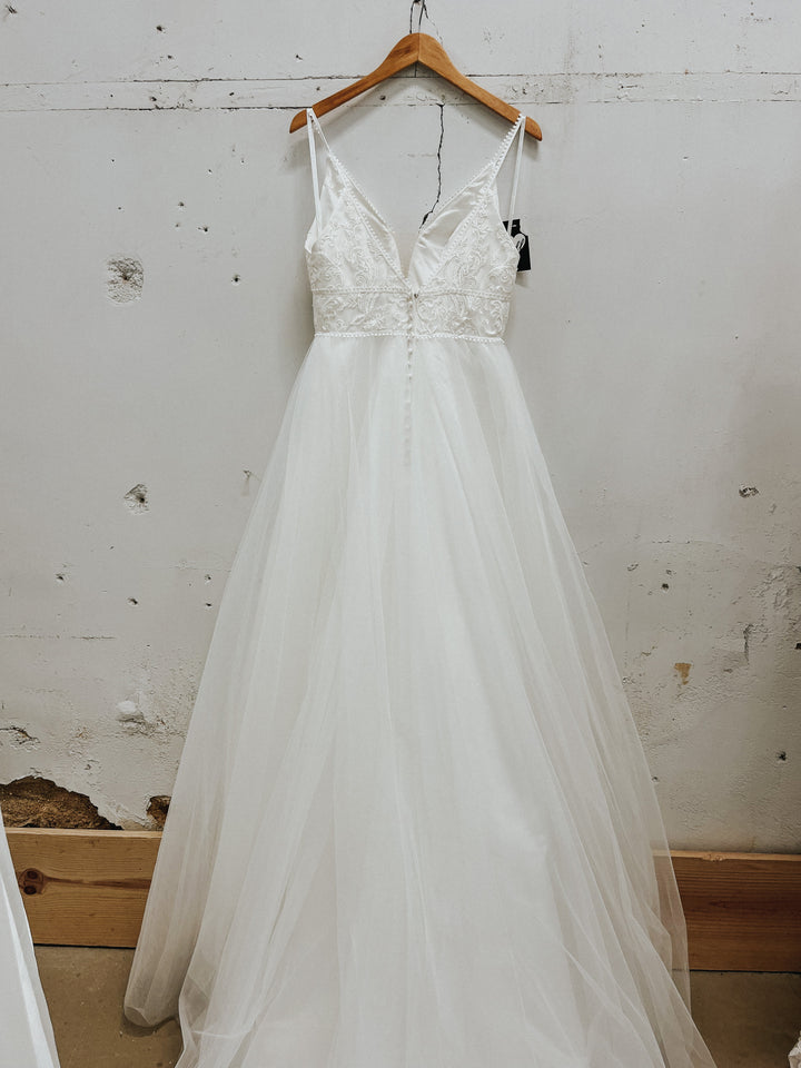 Tag Size 08 | Dearly Loved Bridal