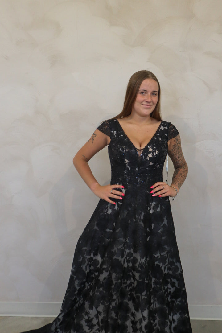 Size 08 | 8224 by Monica Loretta