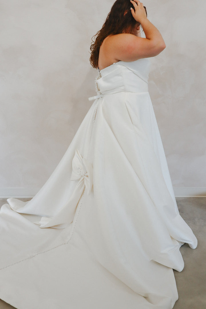 Size 26 | Estelle by Justin Alexander