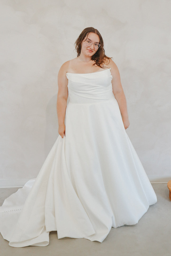 Size 26 | Estelle by Justin Alexander