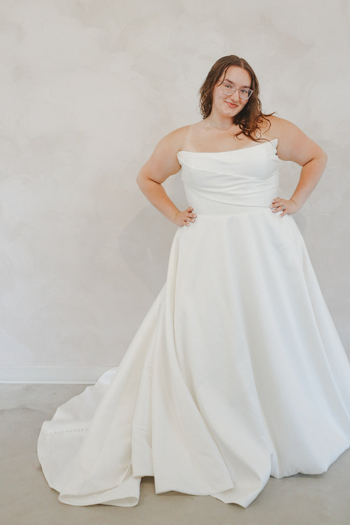 Size 26 | Estelle by Justin Alexander