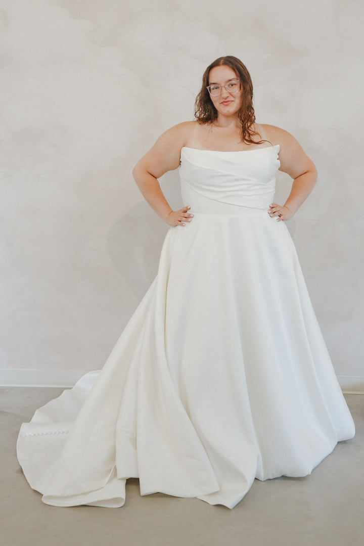 Size 26 | Estelle by Justin Alexander