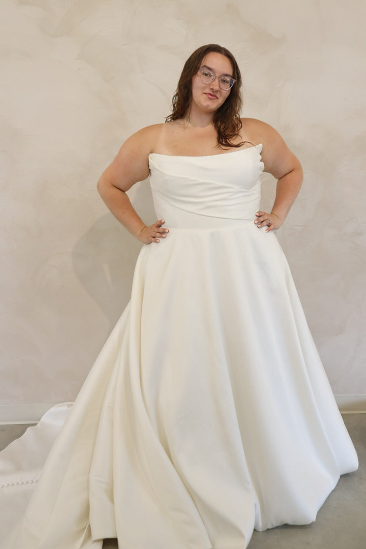 Size 26 | Estelle by Justin Alexander