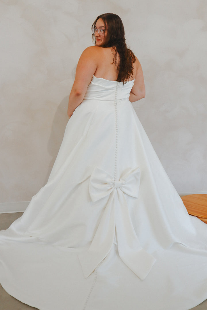 Size 26 | Estelle by Justin Alexander