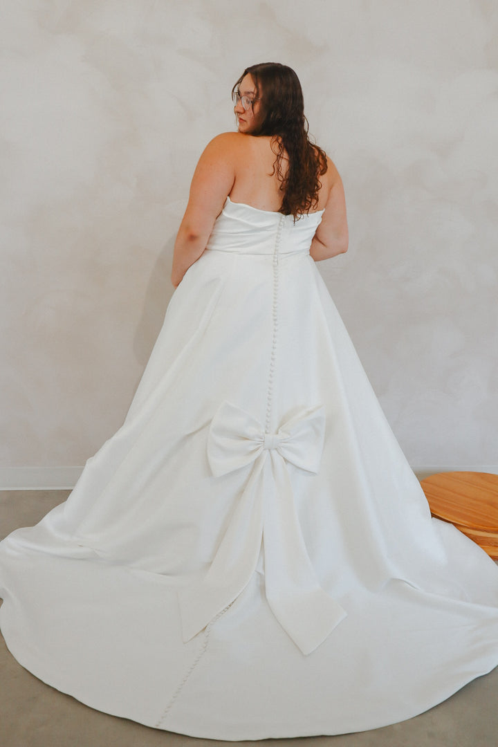 Size 26 | Estelle by Justin Alexander