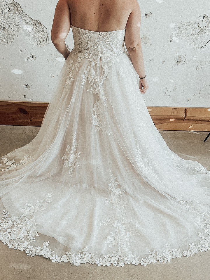 Tag Size 22 | Dearly Loved Bridal