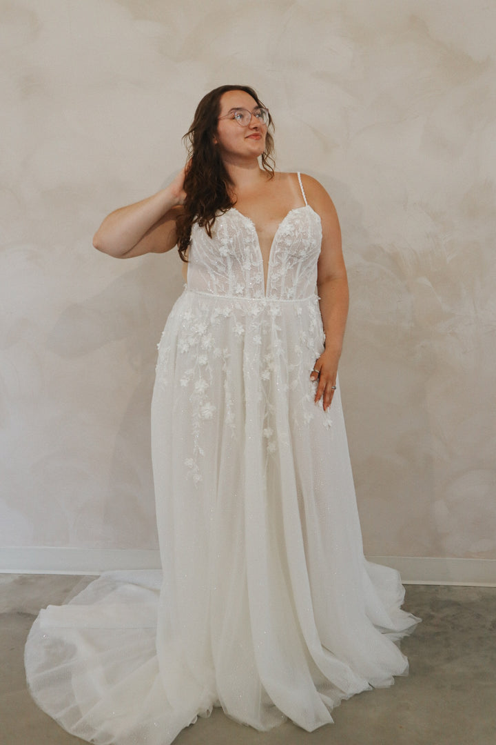 Size 24 | Terin by Colby John
