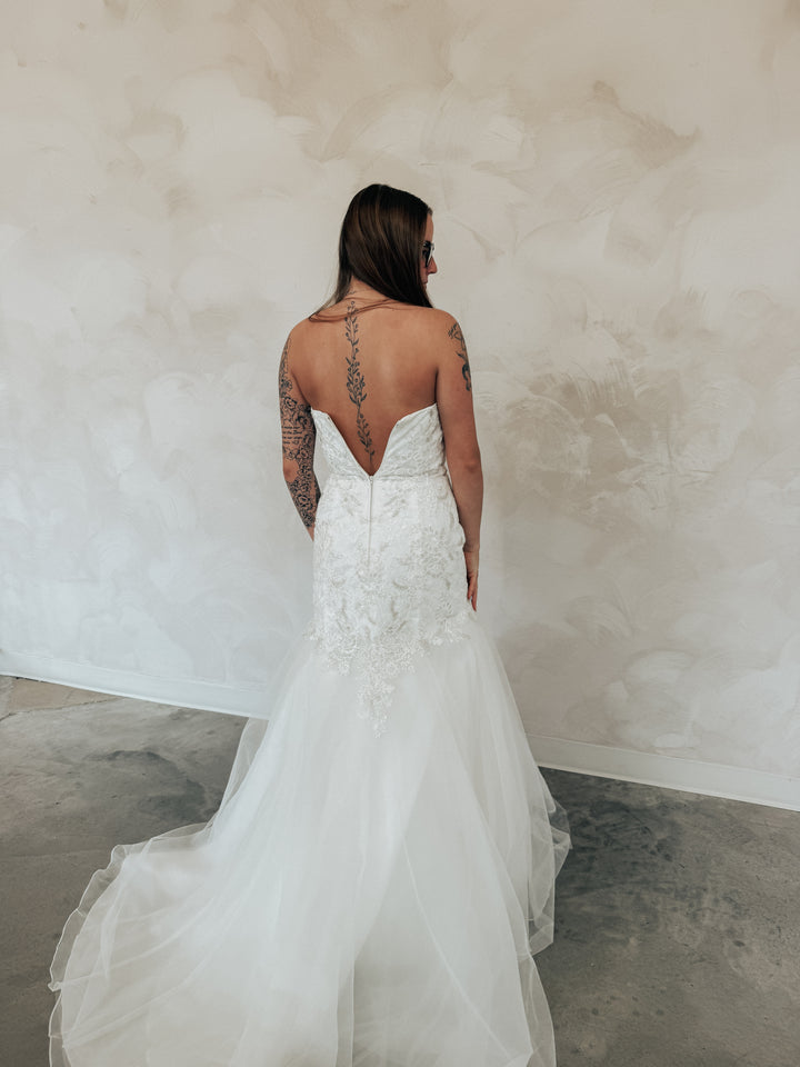 Size 06 | Phoebe by Ada James