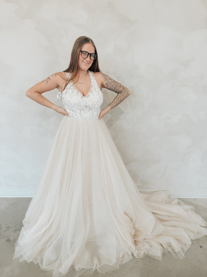 Size 08 | 19121 by Christina Wu
