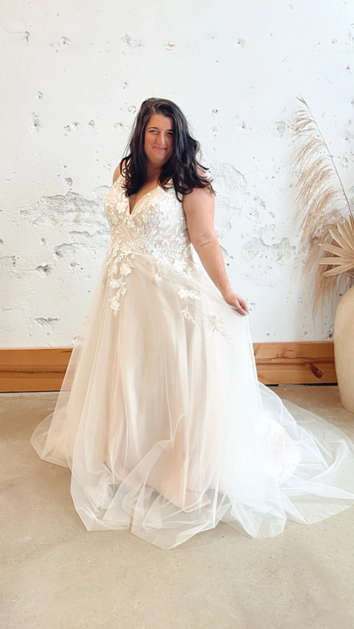 Tag Size 22 | Dearly Loved Bridal