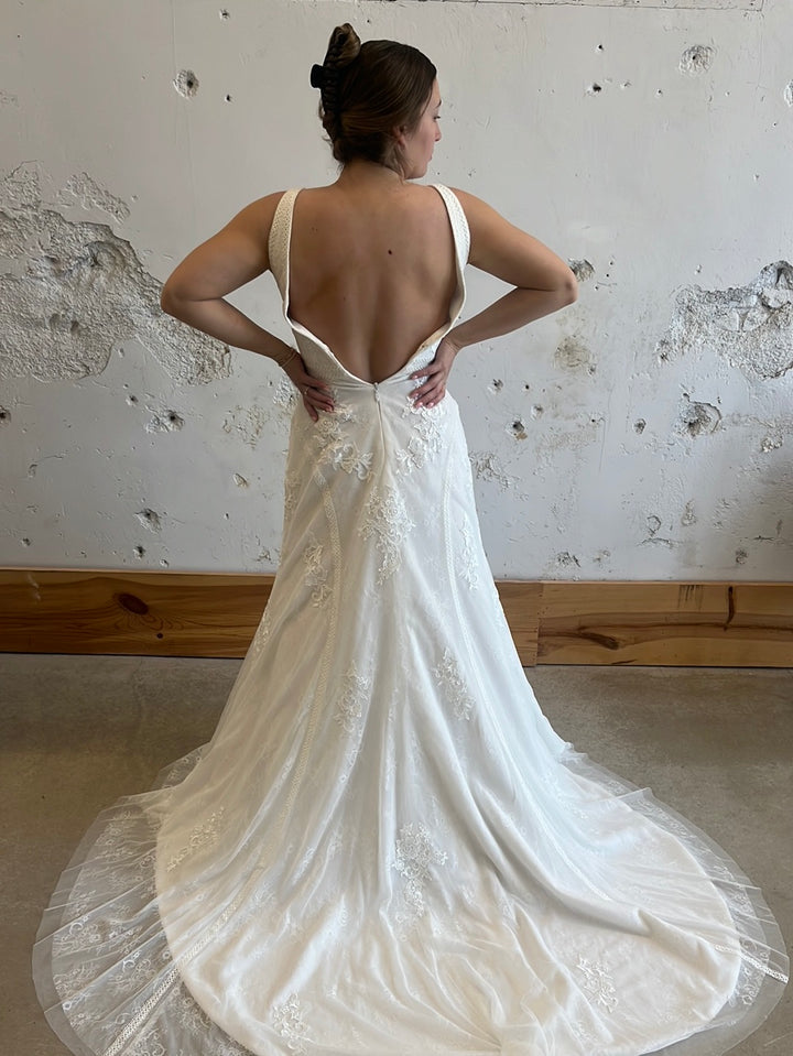 Tag Size 06 | Dearly Loved Bridal