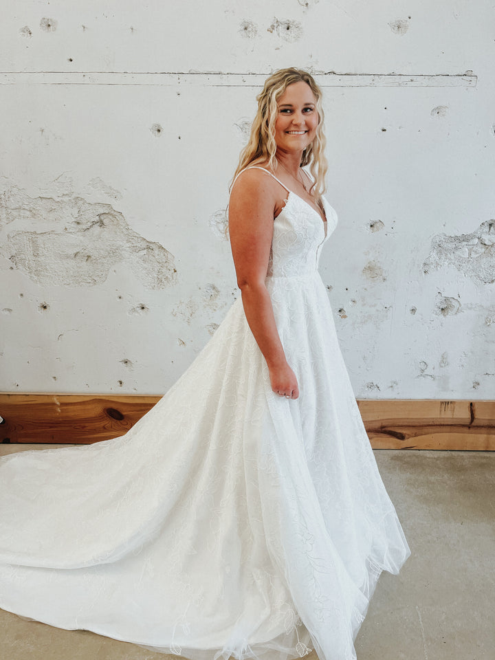 Tag Size 06 | Dearly Loved Bridal